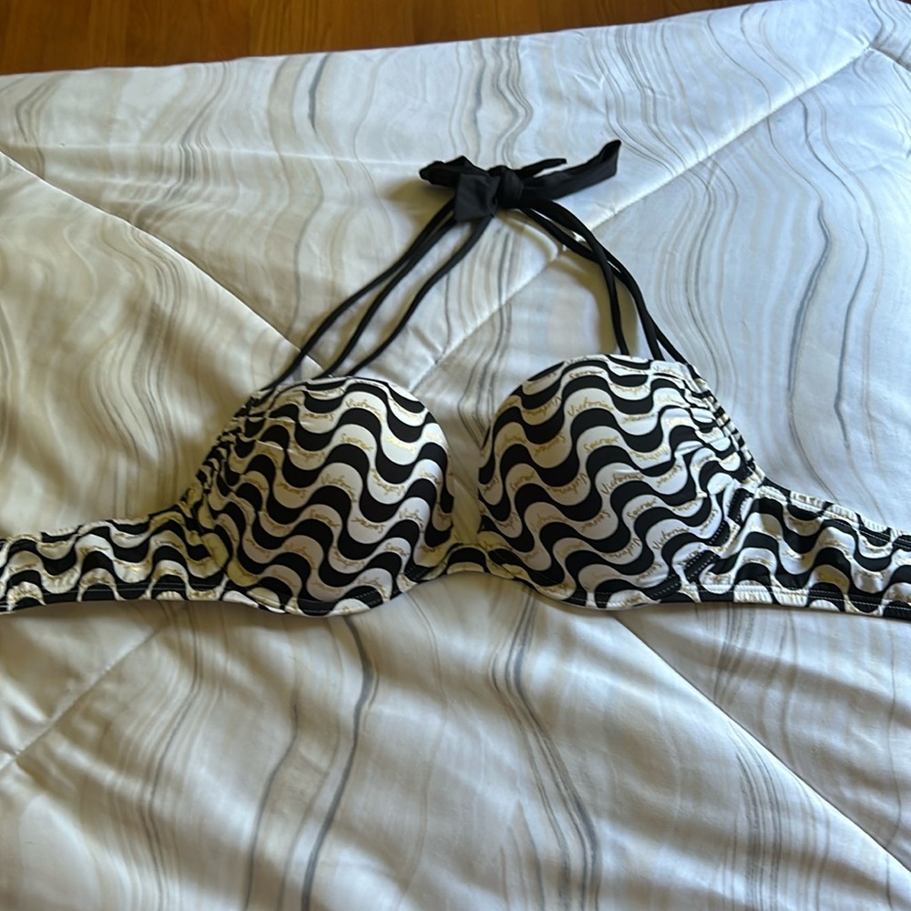 VA  BOMBSHELL bathing suit top